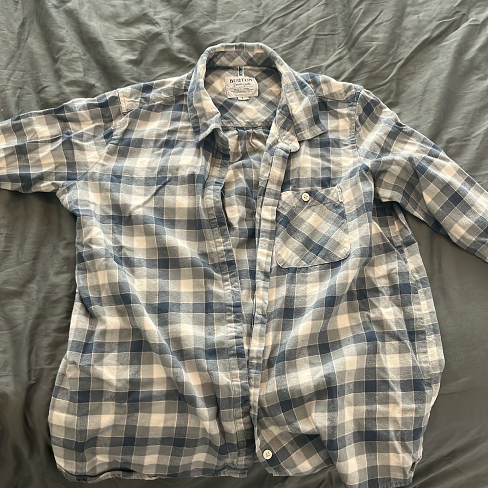 Burton Flannel Vintage Neutral shades of green and cream. Size L